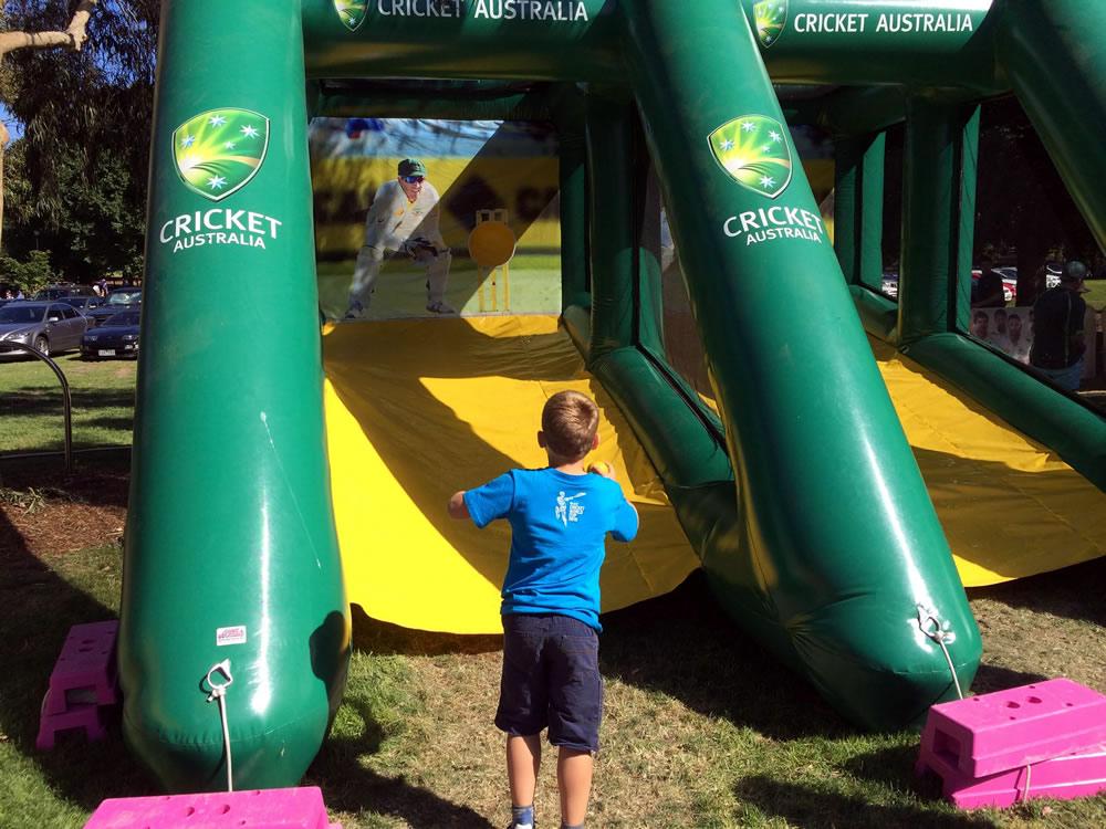 cricket-bowling-game-inflatable