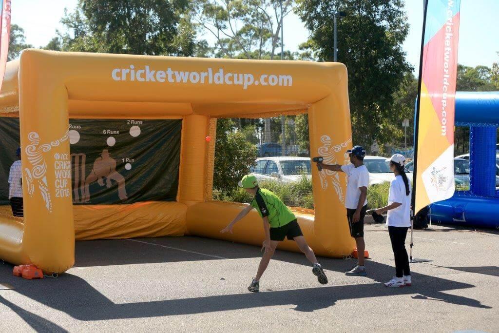 cricket-trowing-inflatable