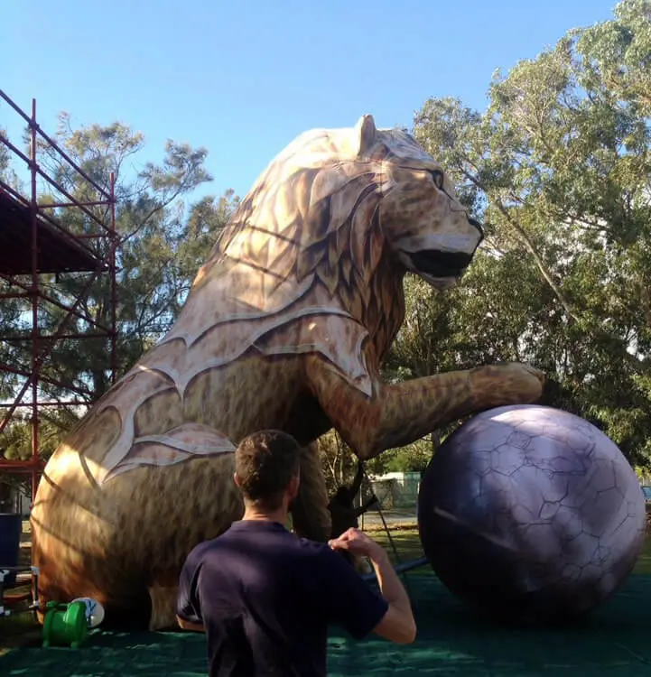 creative-lion-inflatable