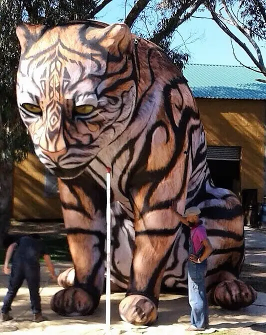 custom-tiger-inflatable