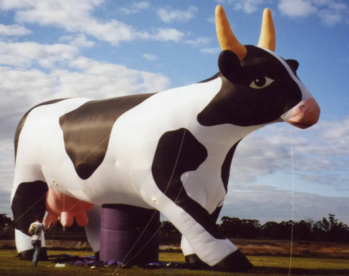 giant-cow-inflatable