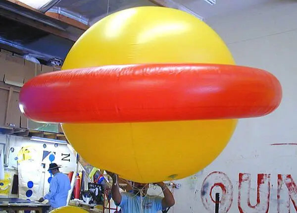 saturn-inflatable