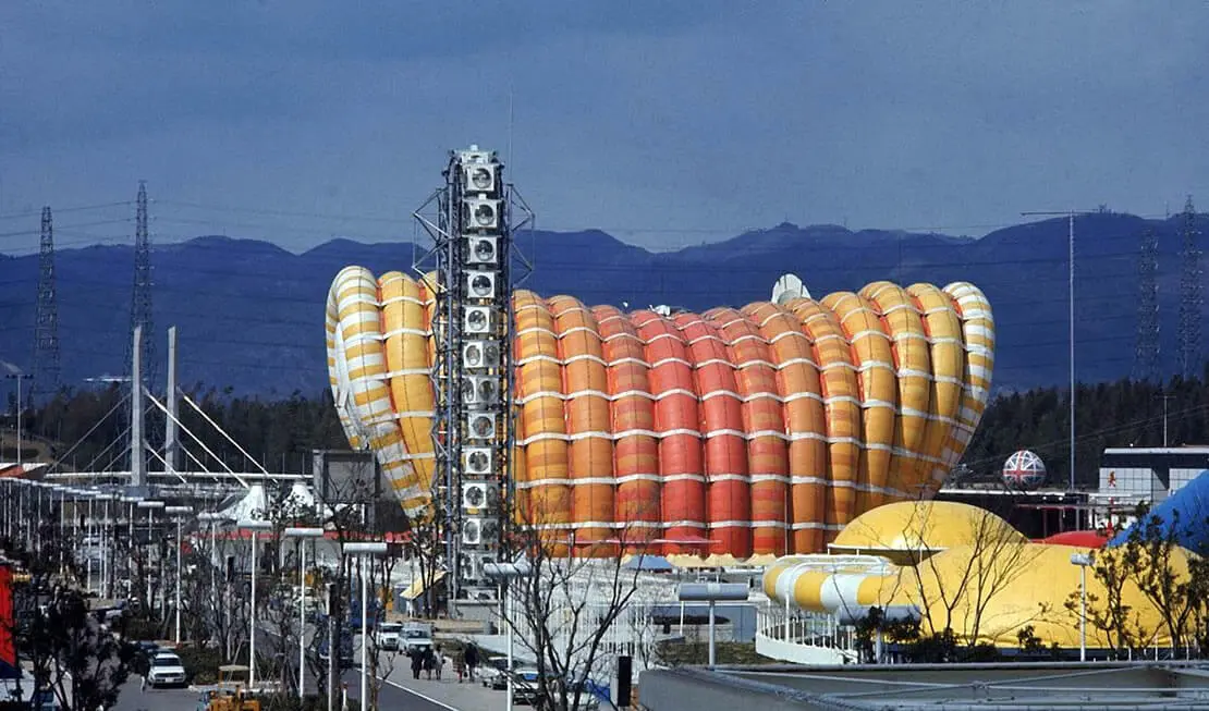 giant-exhibition-structure