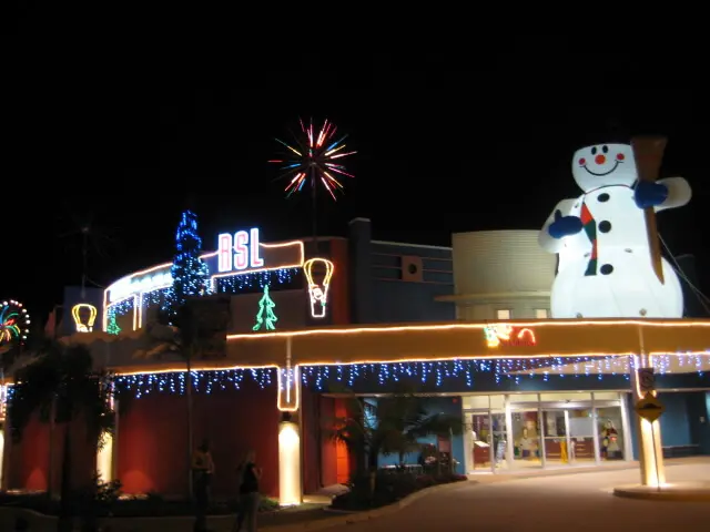 inflatable-christmas-snowman