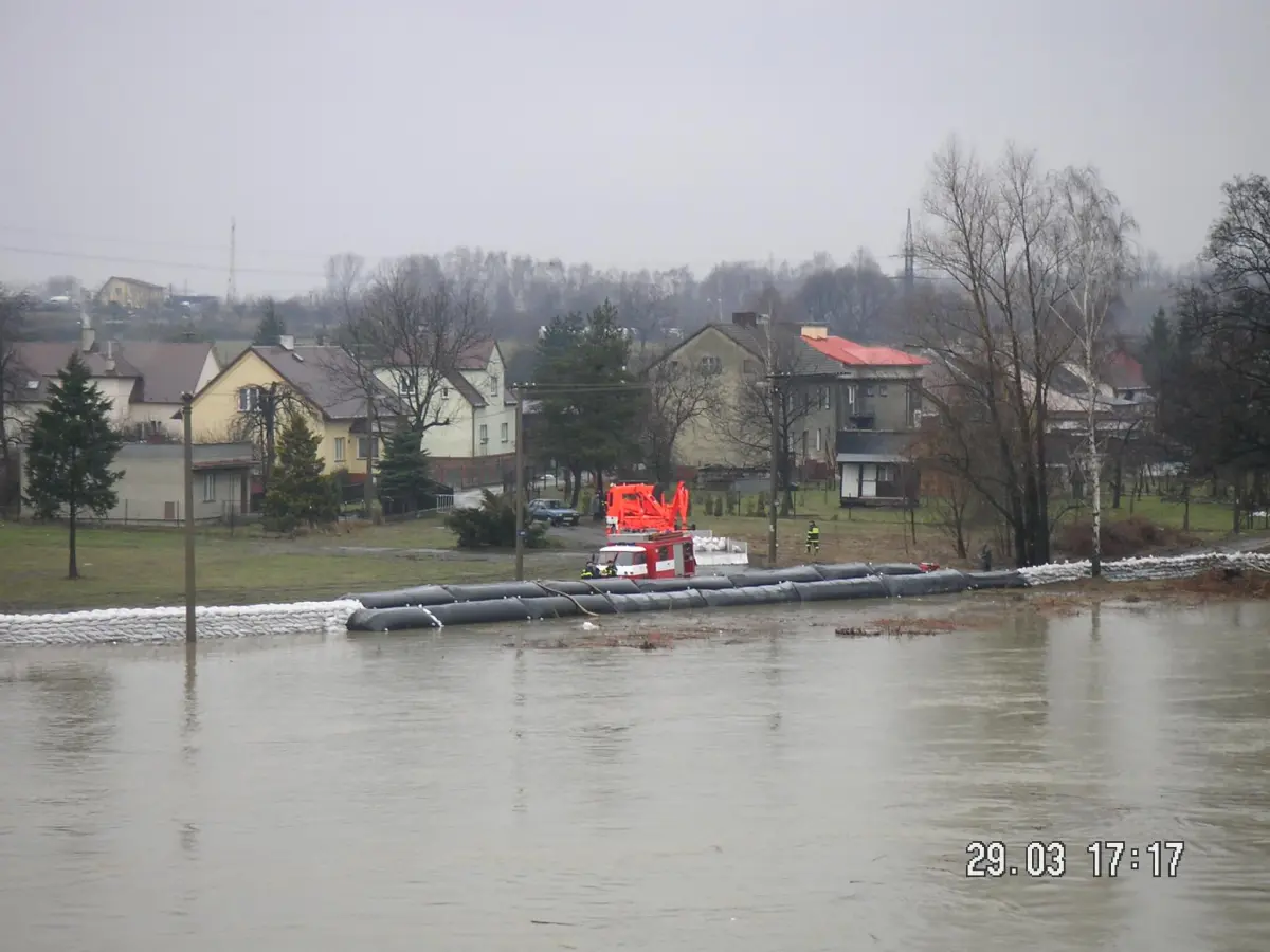 lake-flood-stopper-barriers
