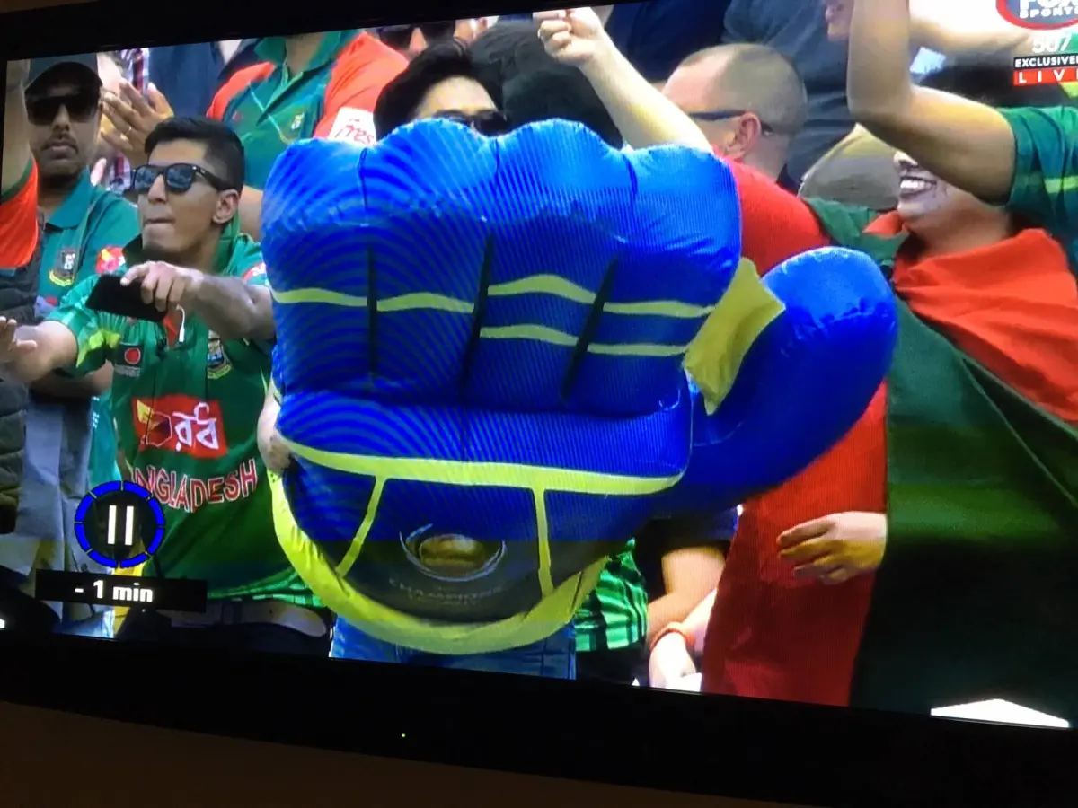 event-hand-inflatable