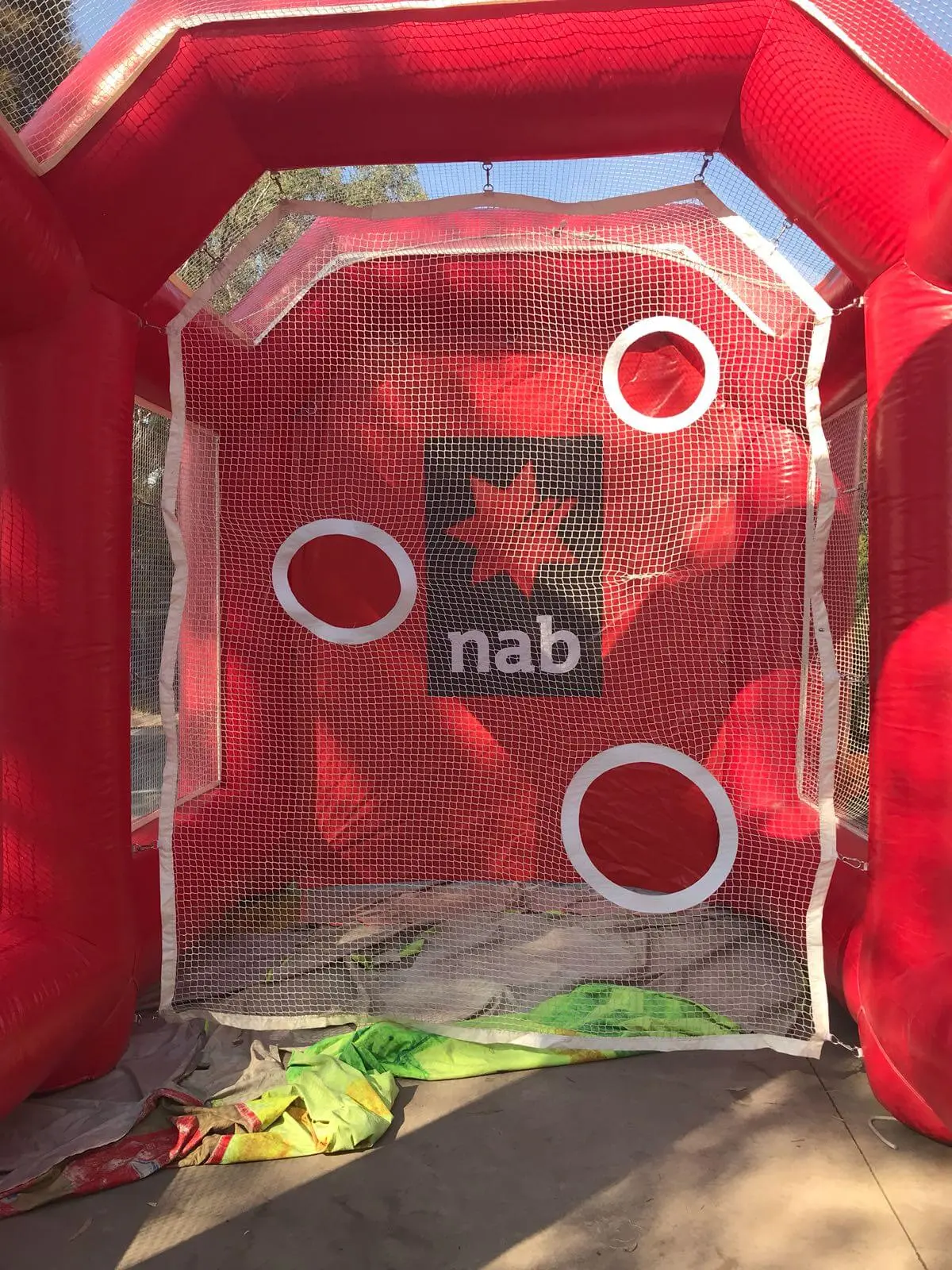 Inflatable-target-tunnel